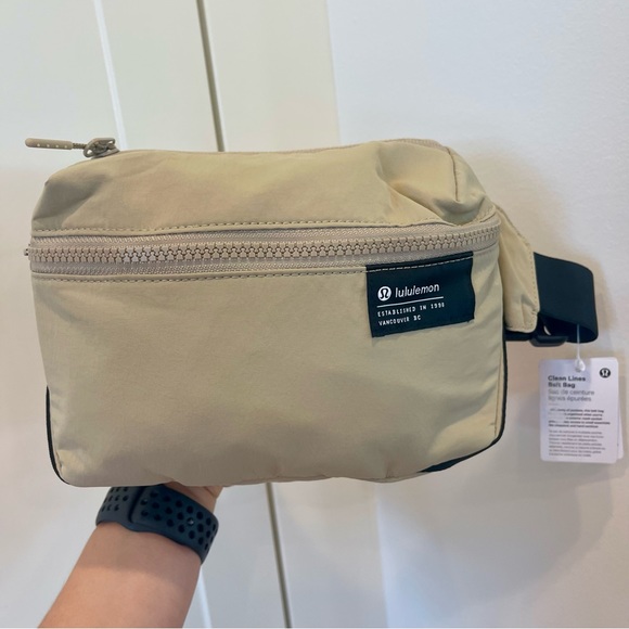 NWT Lululemon Belt Bag , Clean Lines in Trench 2L - Picture 10 of 16
